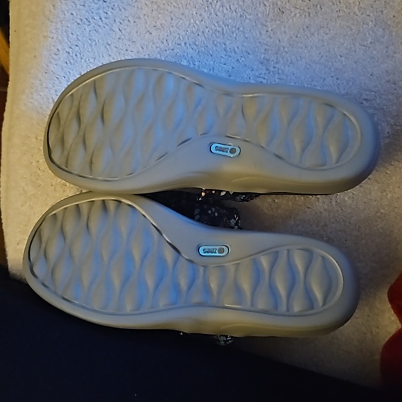 9 Bzees PLAYFUL Slip On Navy  Comfort Padded Insole Sneaker Shoe Multicolor Bow - Picture 2 of 7